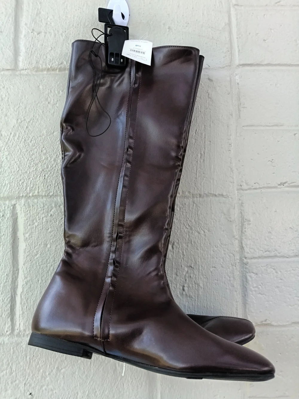 Women’s Tall Burgundy Knee-High Leather Boots Side Zip Size 8.5 US New With Tag